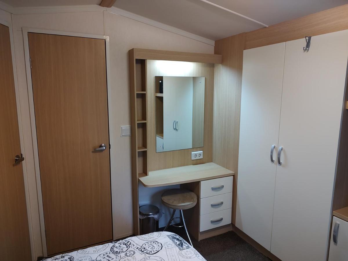 Chalet Met Veranda Aan Bosrand Vledder Eksteriør billede