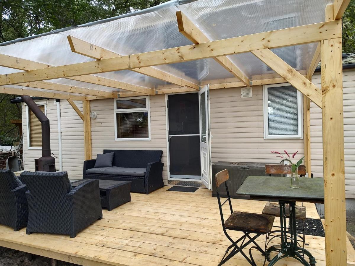Chalet Met Veranda Aan Bosrand Vledder Eksteriør billede
