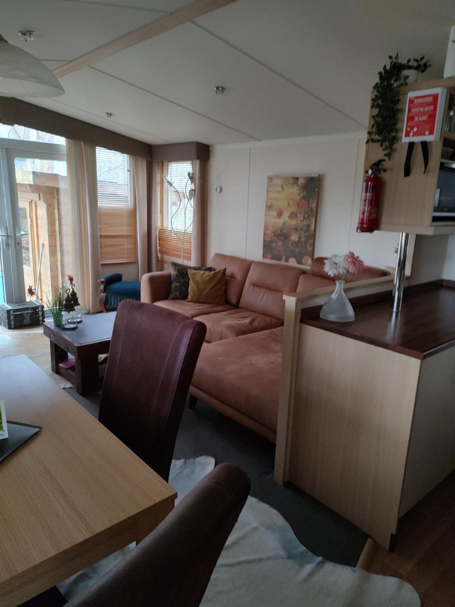 Chalet Met Veranda Aan Bosrand Vledder Eksteriør billede