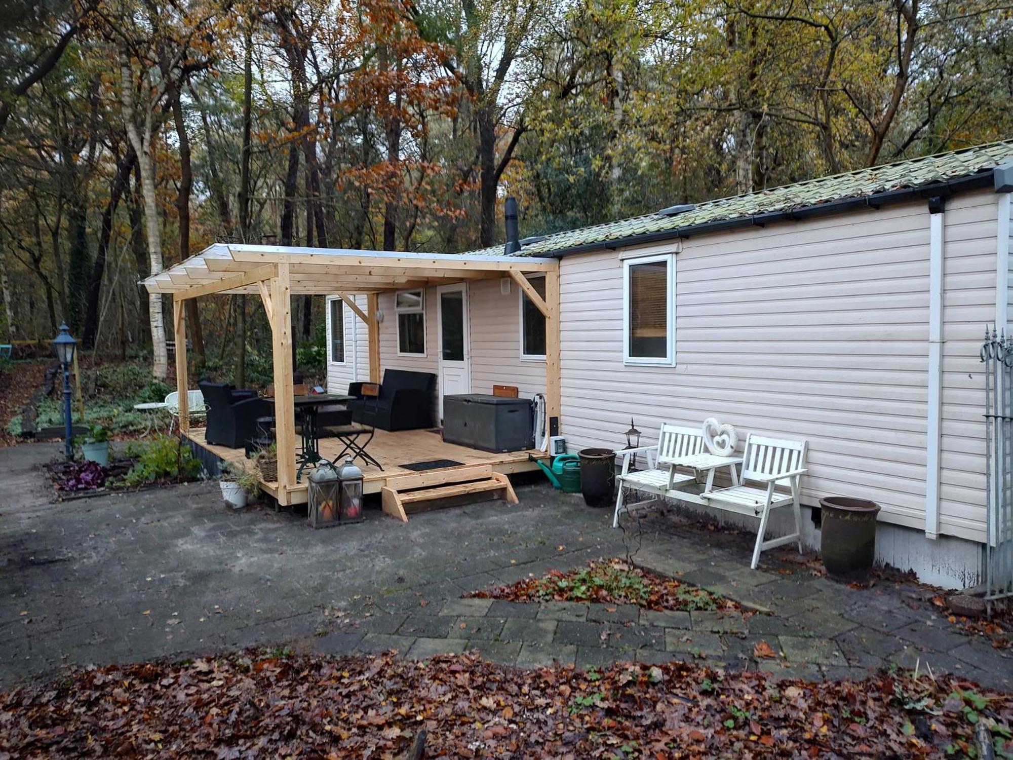 Chalet Met Veranda Aan Bosrand Vledder Eksteriør billede